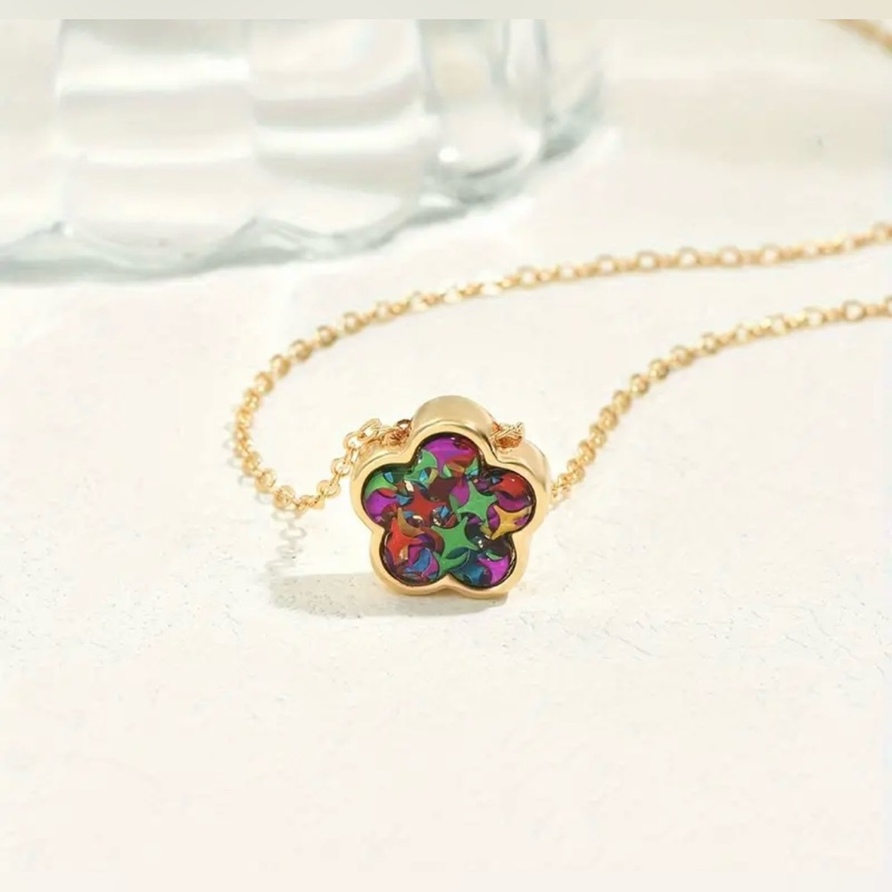 Multi five leaf clover pendant necklace
